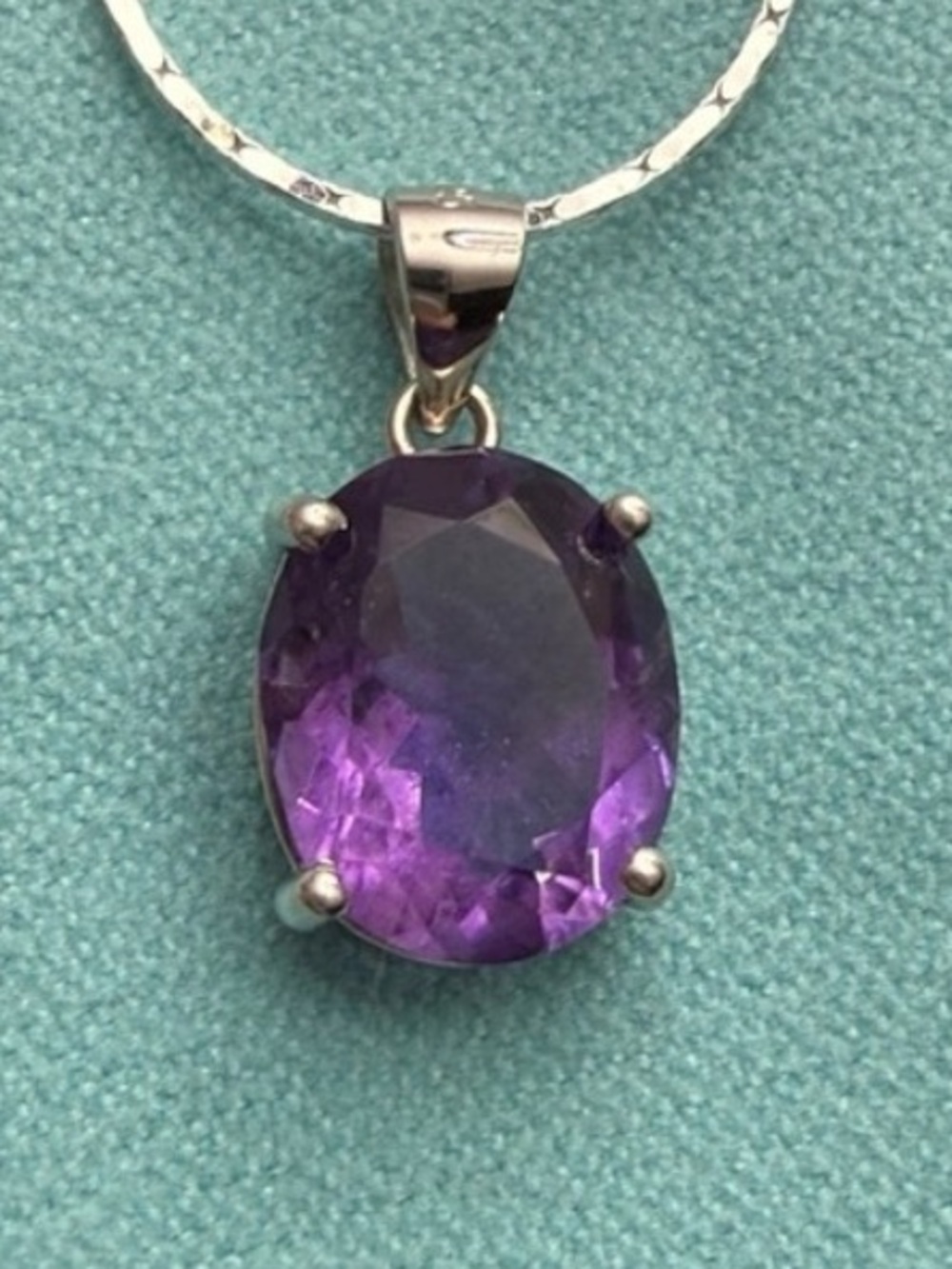 Classic 925 Sterling Silver Necklace with Oval Purple Amethyst pendant 3 CT NEW